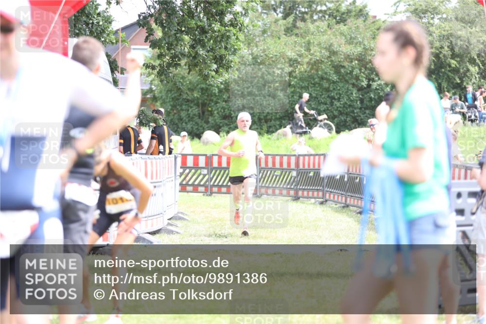 21.06.2026 - 29. Vierlanden-Triathlon Andreas Tolksdorf http://msf.ph/oto/9891386 21.06.2026 13:22:24 Ziel 293, 779, 1014, 293, 779, 1014 meine-sportfotos.de