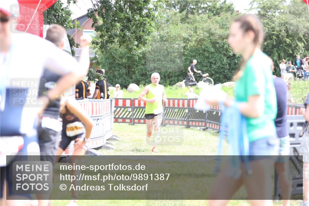 21.06.2026 - 29. Vierlanden-Triathlon Andreas Tolksdorf http://msf.ph/oto/9891387 21.06.2026 13:22:24 Ziel 293, 779, 1014, 293, 779, 1014 meine-sportfotos.de