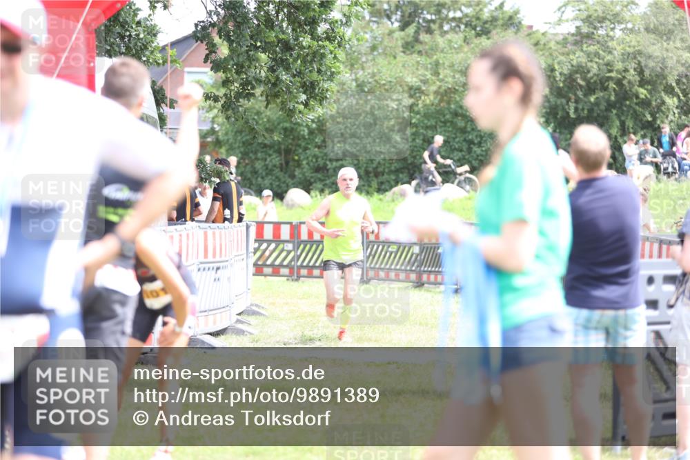 21.06.2026 - 29. Vierlanden-Triathlon Andreas Tolksdorf http://msf.ph/oto/9891389 21.06.2026 13:22:24 Ziel 293, 779, 1014, 293, 779, 1014 meine-sportfotos.de