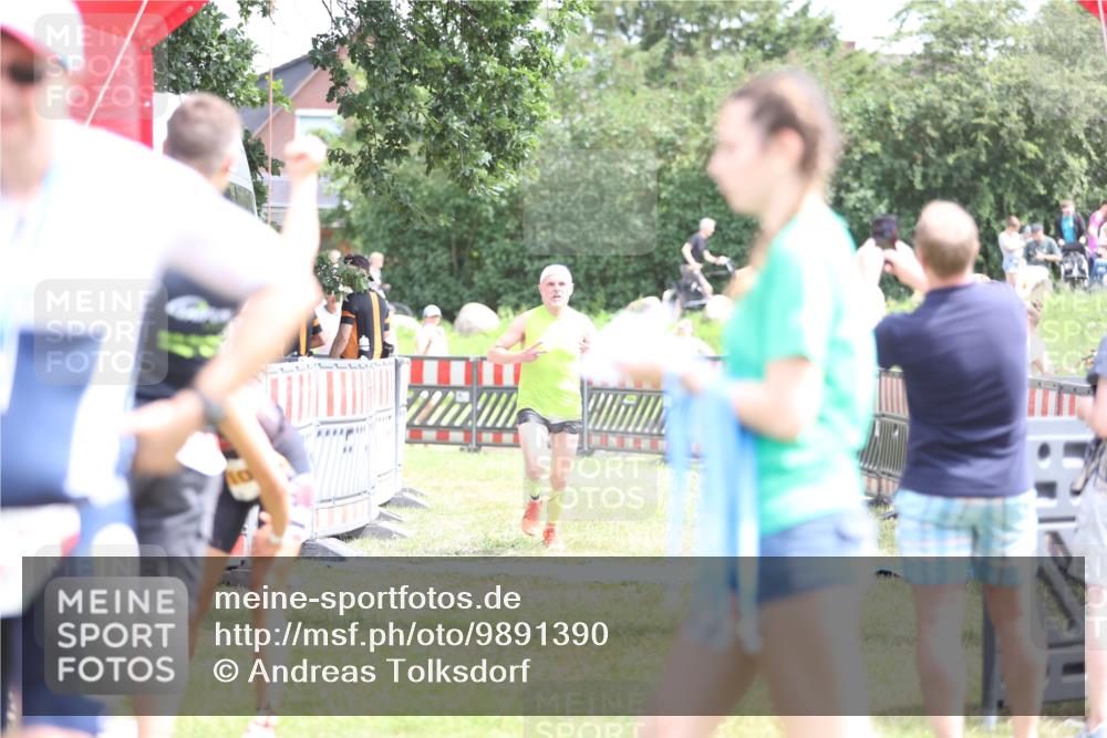 21.06.2026 - 29. Vierlanden-Triathlon Andreas Tolksdorf http://msf.ph/oto/9891390 21.06.2026 13:22:24 Ziel 293, 779, 1014, 293, 779, 1014 meine-sportfotos.de