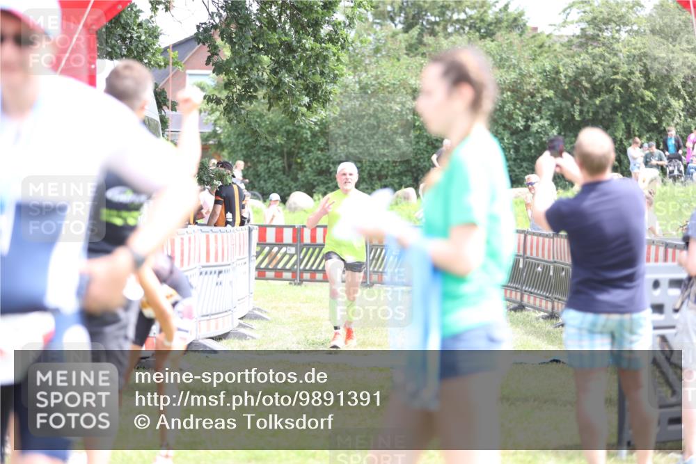 21.06.2026 - 29. Vierlanden-Triathlon Andreas Tolksdorf http://msf.ph/oto/9891391 21.06.2026 13:22:24 Ziel 293, 779, 1014, 293, 779, 1014 meine-sportfotos.de
