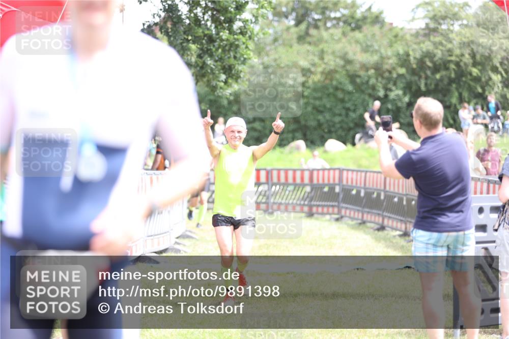 21.06.2026 - 29. Vierlanden-Triathlon Andreas Tolksdorf http://msf.ph/oto/9891398 21.06.2026 13:22:26 Ziel 293, 756, 779, 1014, 293, 756, 779, 1014 meine-sportfotos.de