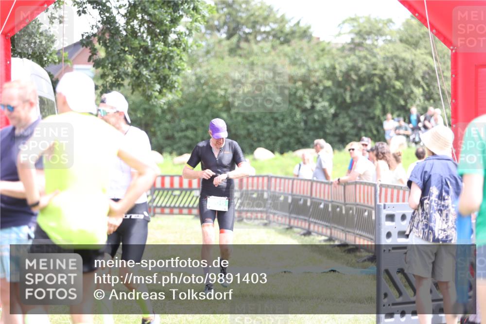 21.06.2026 - 29. Vierlanden-Triathlon Andreas Tolksdorf http://msf.ph/oto/9891403 21.06.2026 13:22:37 Ziel 756, 1017, 756, 1017 meine-sportfotos.de