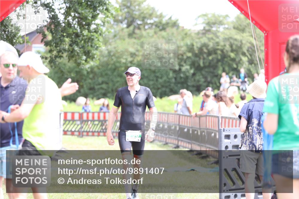 21.06.2026 - 29. Vierlanden-Triathlon Andreas Tolksdorf http://msf.ph/oto/9891407 21.06.2026 13:22:39 Ziel 756, 1017, 756, 1017 meine-sportfotos.de