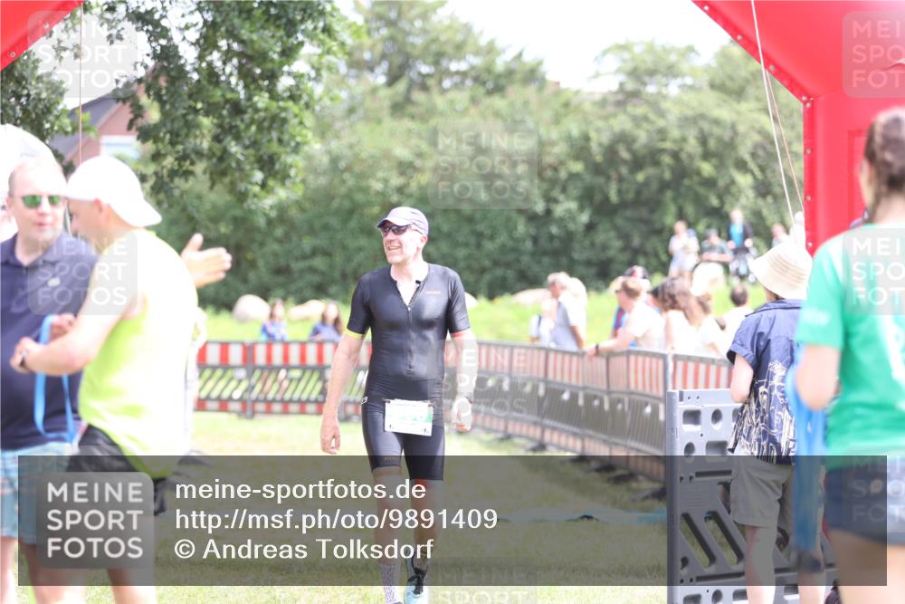 21.06.2026 - 29. Vierlanden-Triathlon Andreas Tolksdorf http://msf.ph/oto/9891409 21.06.2026 13:22:39 Ziel 756, 1017, 756, 1017 meine-sportfotos.de