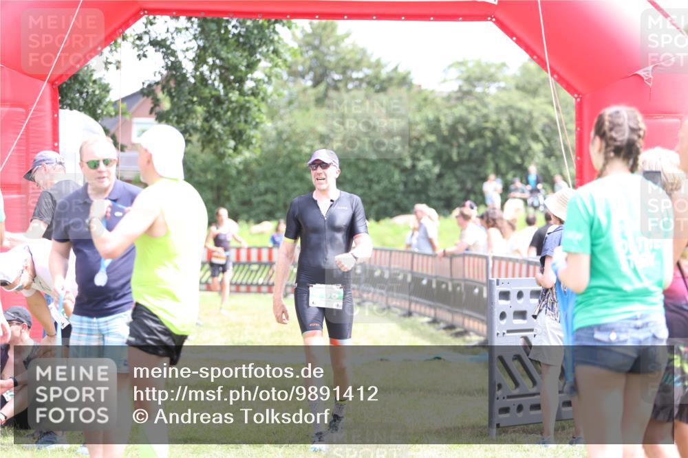 21.06.2026 - 29. Vierlanden-Triathlon Andreas Tolksdorf http://msf.ph/oto/9891412 21.06.2026 13:22:40 Ziel 756, 1017, 756, 1017 meine-sportfotos.de
