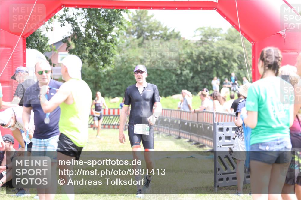 21.06.2026 - 29. Vierlanden-Triathlon Andreas Tolksdorf http://msf.ph/oto/9891413 21.06.2026 13:22:40 Ziel 756, 1017, 756, 1017 meine-sportfotos.de