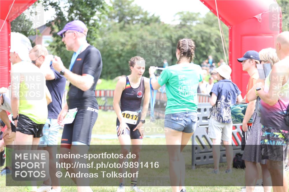 21.06.2026 - 29. Vierlanden-Triathlon Andreas Tolksdorf http://msf.ph/oto/9891416 21.06.2026 13:22:46 Ziel 1017, 1017 meine-sportfotos.de