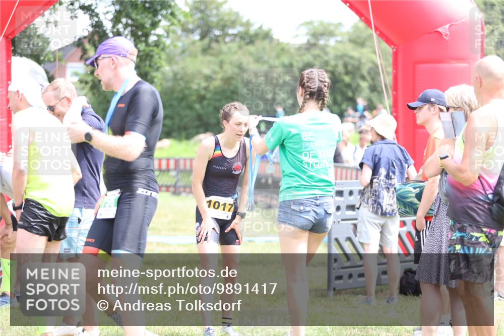 21.06.2026 - 29. Vierlanden-Triathlon Andreas Tolksdorf http://msf.ph/oto/9891417 21.06.2026 13:22:46 Ziel 1017, 1017 meine-sportfotos.de