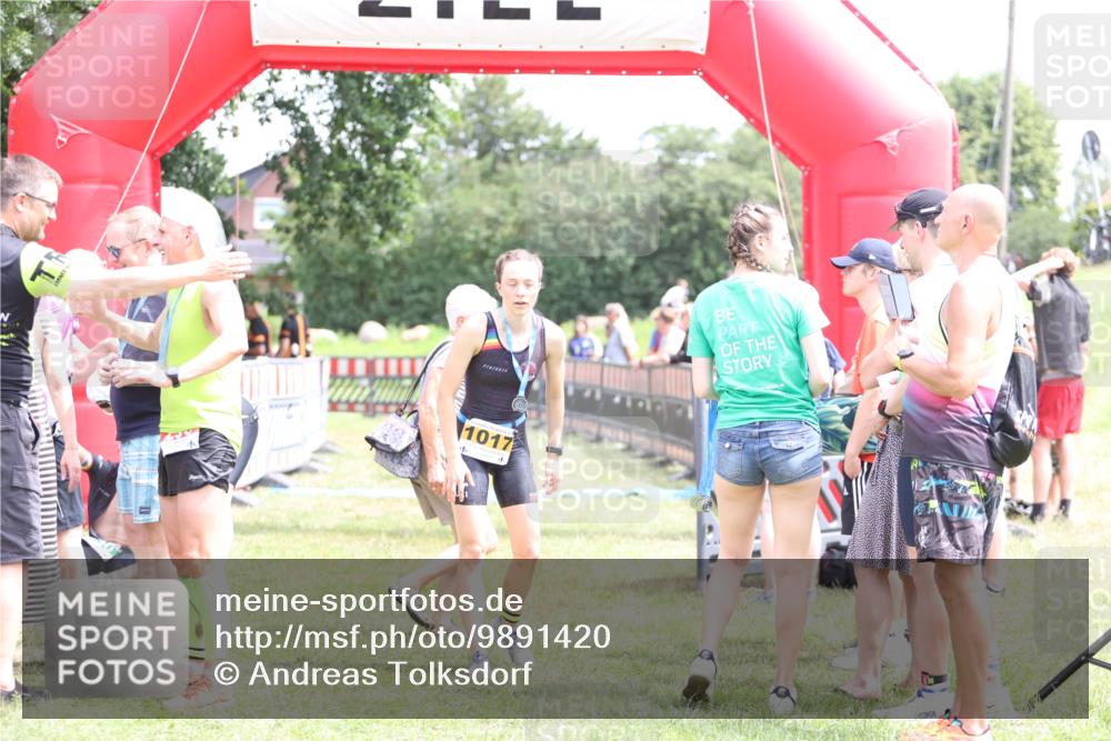 21.06.2026 - 29. Vierlanden-Triathlon Andreas Tolksdorf http://msf.ph/oto/9891420 21.06.2026 13:22:49 Ziel 731, 731 meine-sportfotos.de