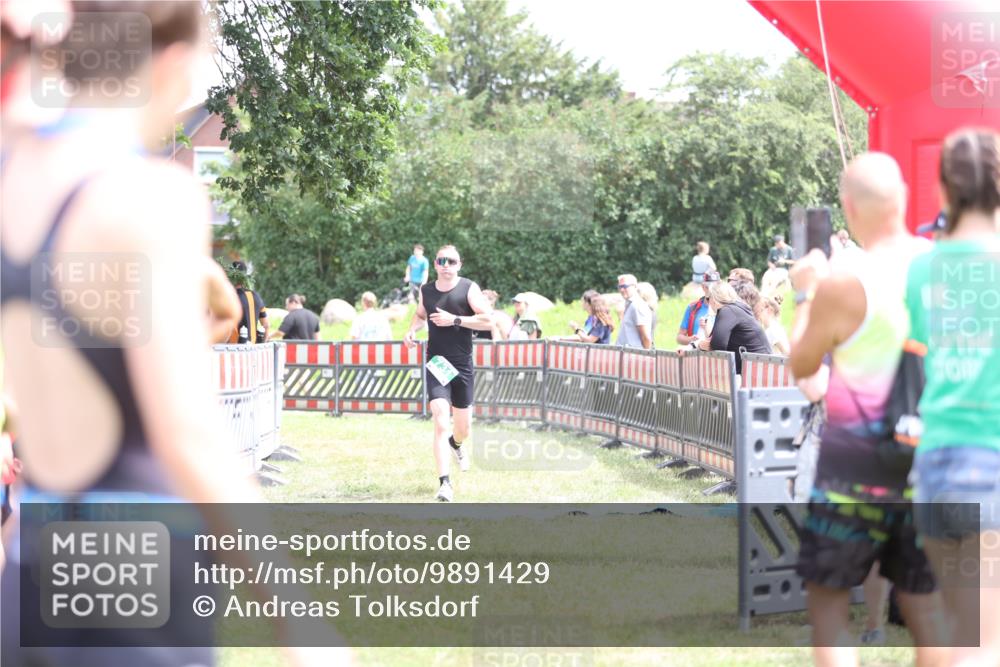 21.06.2026 - 29. Vierlanden-Triathlon Andreas Tolksdorf http://msf.ph/oto/9891429 21.06.2026 13:22:58 Ziel 630, 675, 729, 731, 630, 675, 729, 731 meine-sportfotos.de