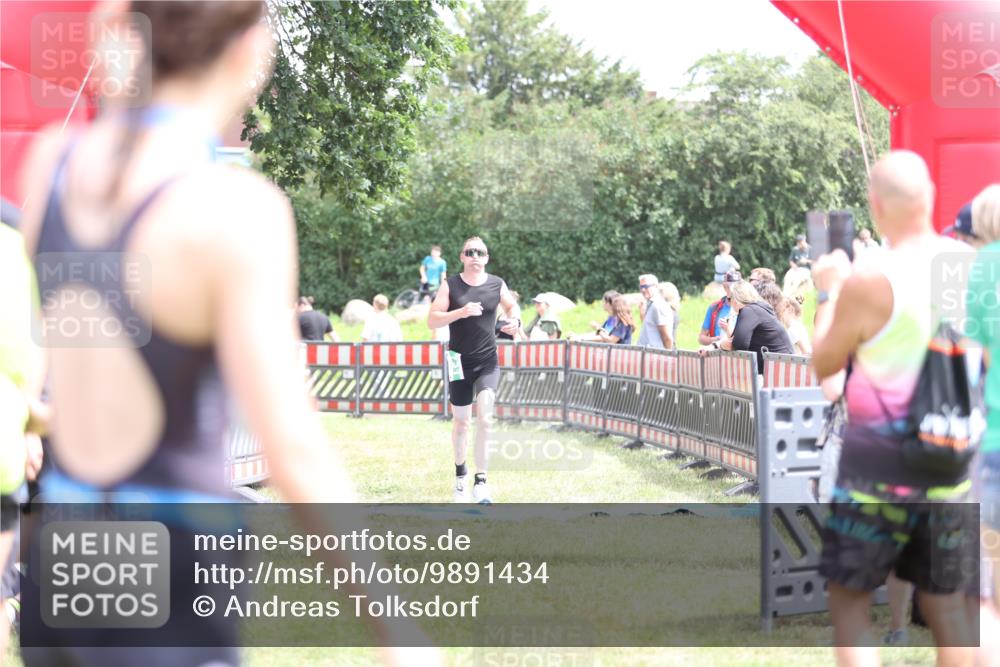 21.06.2026 - 29. Vierlanden-Triathlon Andreas Tolksdorf http://msf.ph/oto/9891434 21.06.2026 13:22:58 Ziel 630, 675, 729, 731, 630, 675, 729, 731 meine-sportfotos.de
