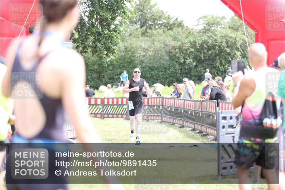 21.06.2026 - 29. Vierlanden-Triathlon Andreas Tolksdorf http://msf.ph/oto/9891435 21.06.2026 13:22:58 Ziel 630, 675, 729, 731, 630, 675, 729, 731 meine-sportfotos.de
