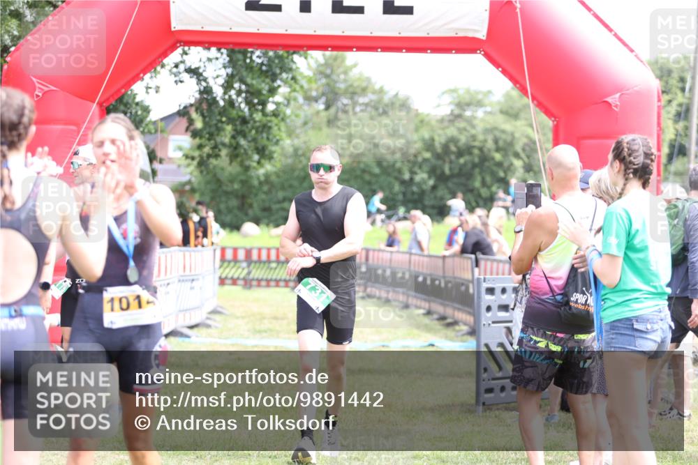 21.06.2026 - 29. Vierlanden-Triathlon Andreas Tolksdorf http://msf.ph/oto/9891442 21.06.2026 13:23:01 Ziel 630, 675, 729, 731, 630, 675, 729, 731 meine-sportfotos.de
