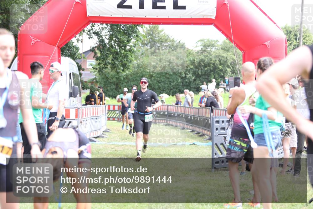21.06.2026 - 29. Vierlanden-Triathlon Andreas Tolksdorf http://msf.ph/oto/9891444 21.06.2026 13:23:05 Ziel 39, 630, 675, 729, 39, 630, 675, 729 meine-sportfotos.de