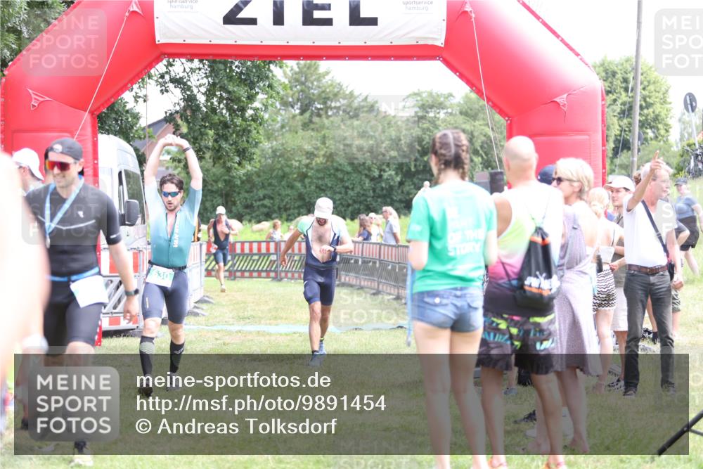 21.06.2026 - 29. Vierlanden-Triathlon Andreas Tolksdorf http://msf.ph/oto/9891454 21.06.2026 13:23:09 Ziel 39, 630, 729, 39, 630, 729 meine-sportfotos.de