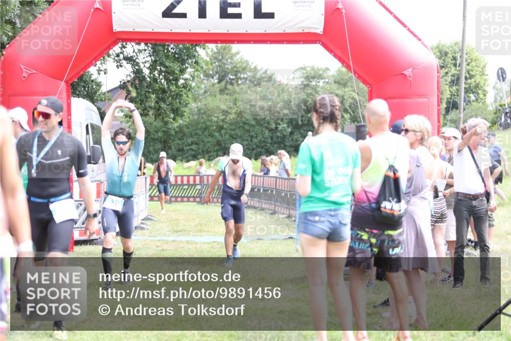 21.06.2026 - 29. Vierlanden-Triathlon Andreas Tolksdorf http://msf.ph/oto/9891456 21.06.2026 13:23:10 Ziel 39, 630, 729, 39, 630, 729 meine-sportfotos.de