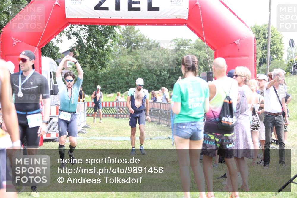 21.06.2026 - 29. Vierlanden-Triathlon Andreas Tolksdorf http://msf.ph/oto/9891458 21.06.2026 13:23:10 Ziel 39, 630, 729, 39, 630, 729 meine-sportfotos.de