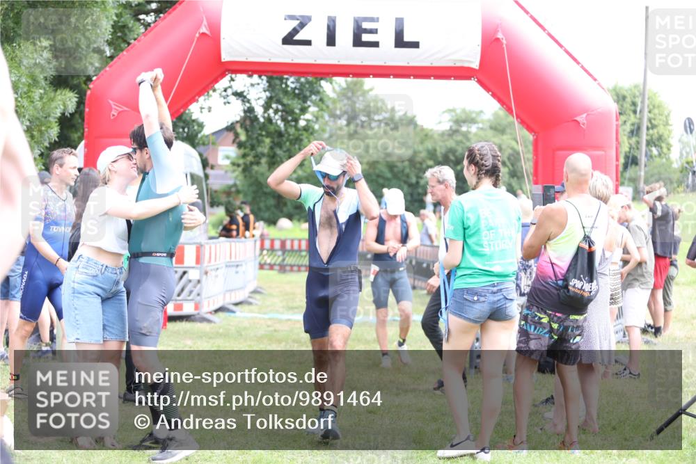 21.06.2026 - 29. Vierlanden-Triathlon Andreas Tolksdorf http://msf.ph/oto/9891464 21.06.2026 13:23:16 Ziel 39, 109, 39, 109 meine-sportfotos.de