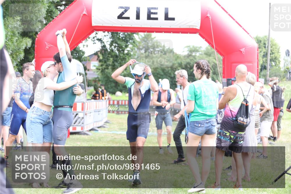 21.06.2026 - 29. Vierlanden-Triathlon Andreas Tolksdorf http://msf.ph/oto/9891465 21.06.2026 13:23:16 Ziel 39, 109, 39, 109 meine-sportfotos.de
