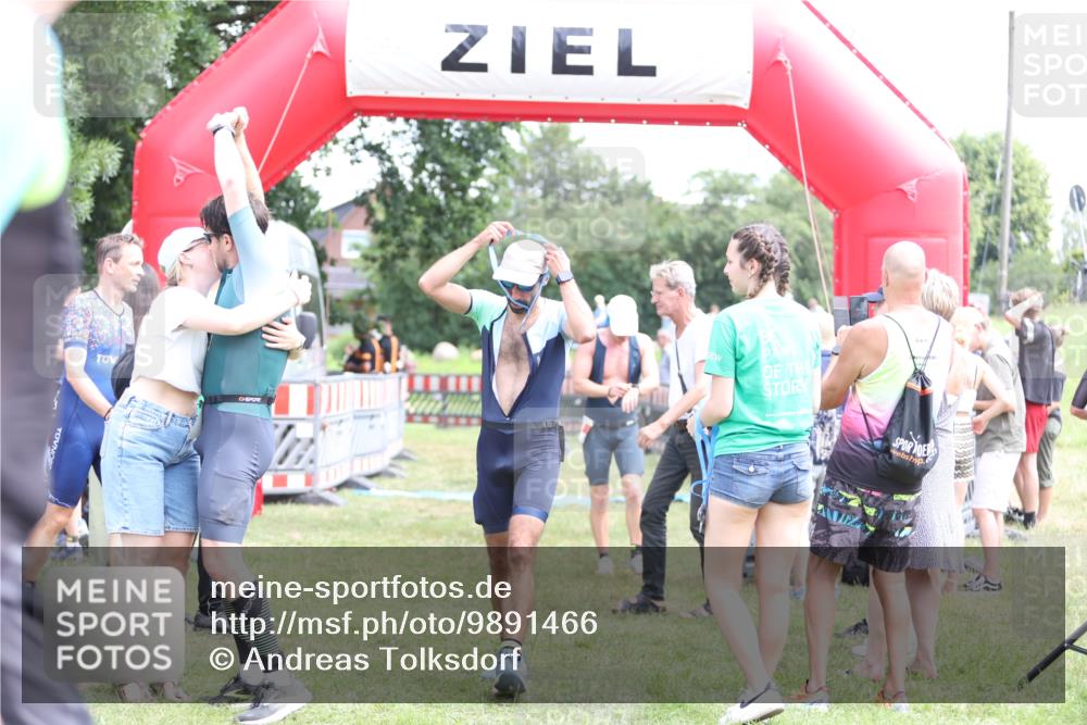 21.06.2026 - 29. Vierlanden-Triathlon Andreas Tolksdorf http://msf.ph/oto/9891466 21.06.2026 13:23:16 Ziel 39, 109, 39, 109 meine-sportfotos.de