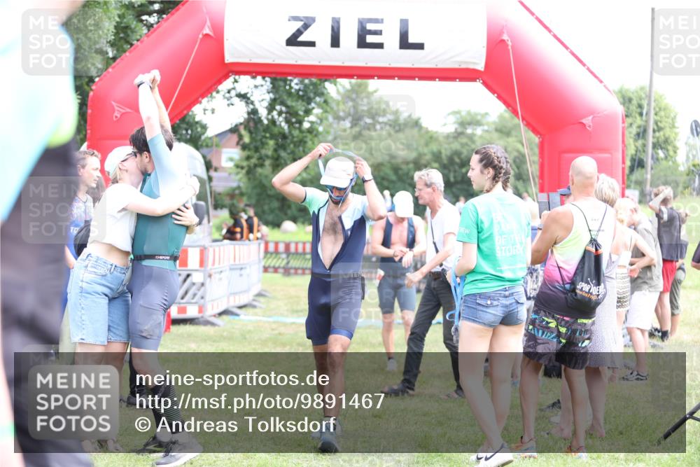 21.06.2026 - 29. Vierlanden-Triathlon Andreas Tolksdorf http://msf.ph/oto/9891467 21.06.2026 13:23:16 Ziel 39, 109, 39, 109 meine-sportfotos.de