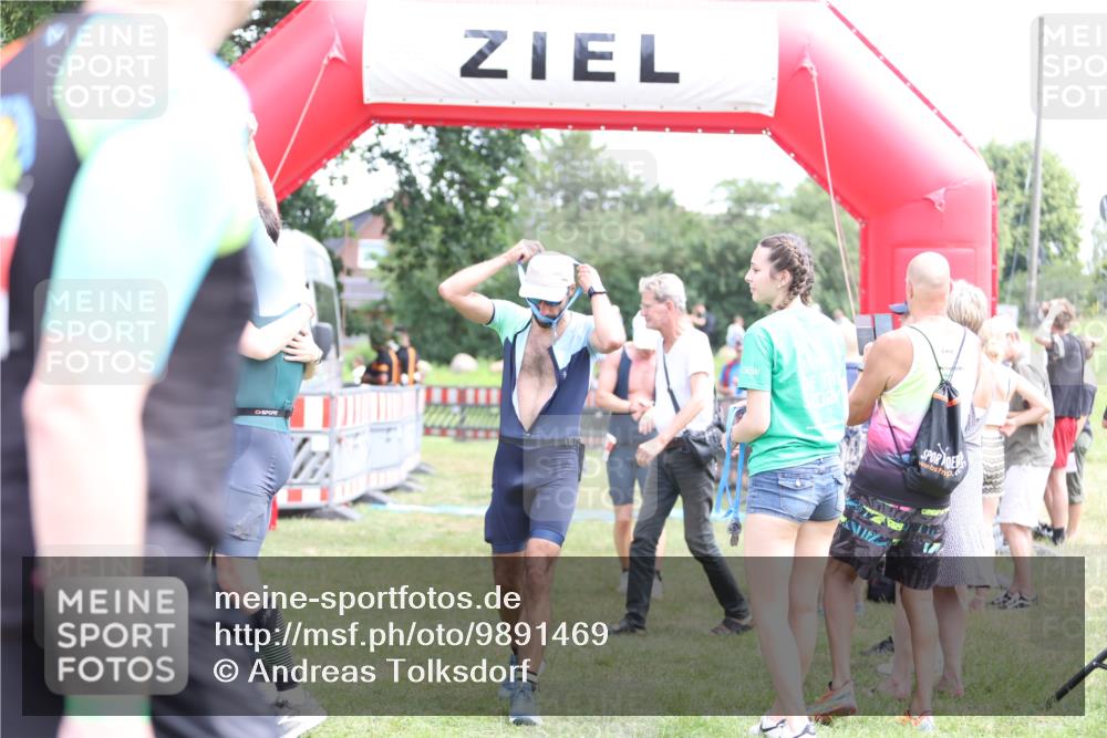 21.06.2026 - 29. Vierlanden-Triathlon Andreas Tolksdorf http://msf.ph/oto/9891469 21.06.2026 13:23:16 Ziel 39, 109, 39, 109 meine-sportfotos.de