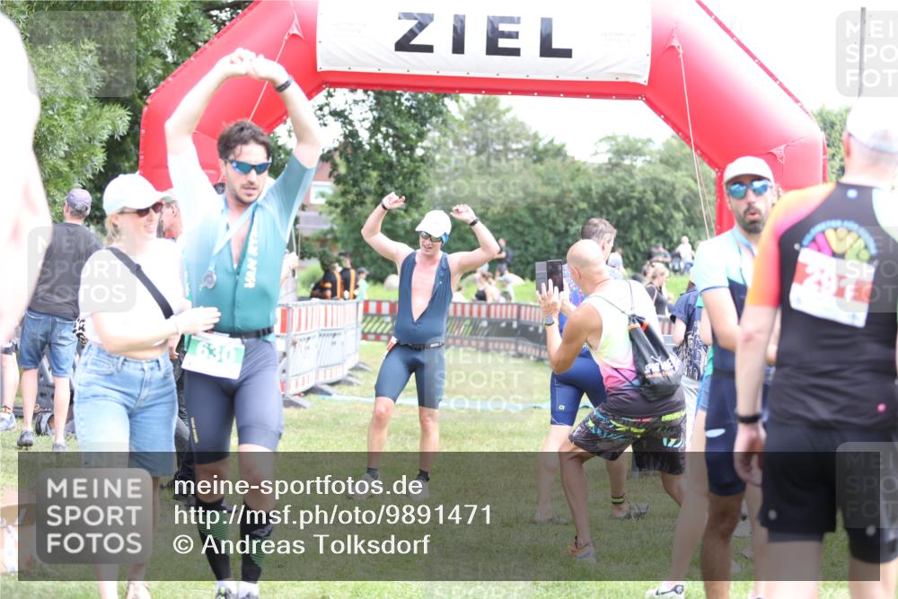 21.06.2026 - 29. Vierlanden-Triathlon Andreas Tolksdorf http://msf.ph/oto/9891471 21.06.2026 13:23:19 Ziel 109, 109 meine-sportfotos.de