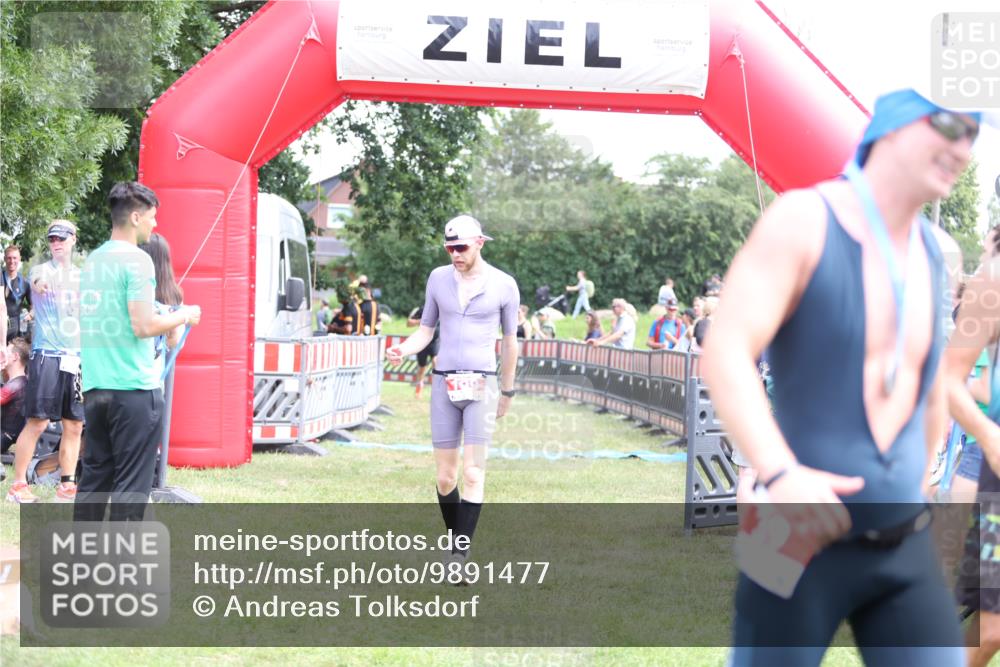 21.06.2026 - 29. Vierlanden-Triathlon Andreas Tolksdorf http://msf.ph/oto/9891477 21.06.2026 13:23:30 Ziel 109, 780, 109, 780 meine-sportfotos.de