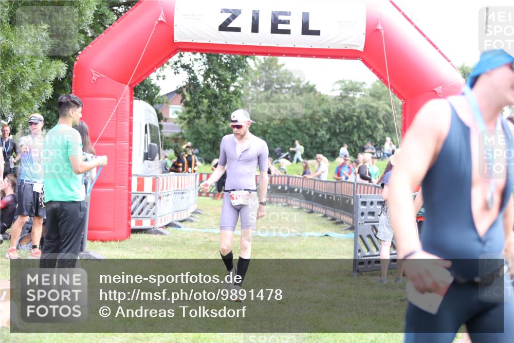 21.06.2026 - 29. Vierlanden-Triathlon Andreas Tolksdorf http://msf.ph/oto/9891478 21.06.2026 13:23:30 Ziel 109, 780, 109, 780 meine-sportfotos.de