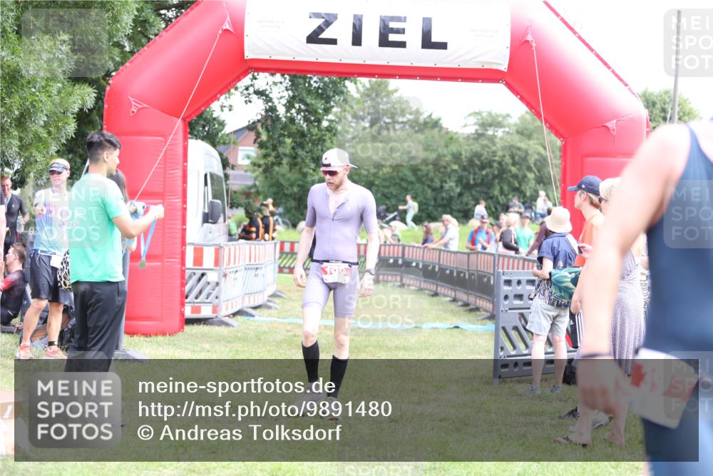 21.06.2026 - 29. Vierlanden-Triathlon Andreas Tolksdorf http://msf.ph/oto/9891480 21.06.2026 13:23:30 Ziel 109, 780, 109, 780 meine-sportfotos.de