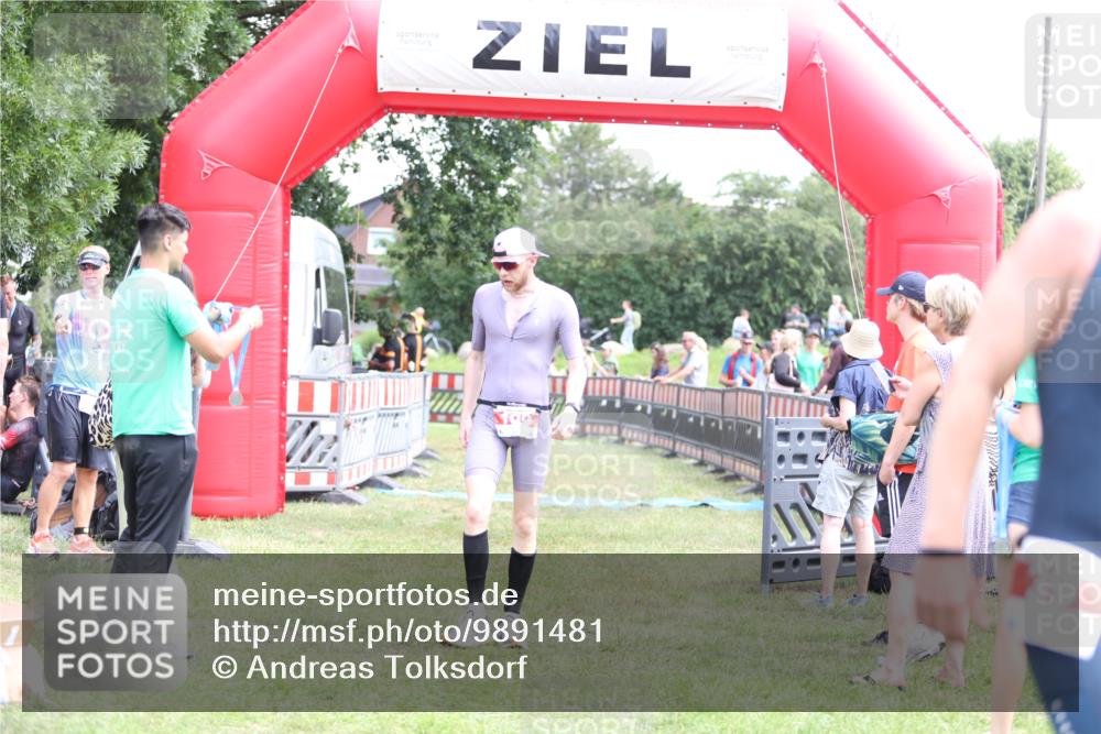 21.06.2026 - 29. Vierlanden-Triathlon Andreas Tolksdorf http://msf.ph/oto/9891481 21.06.2026 13:23:30 Ziel 109, 780, 109, 780 meine-sportfotos.de