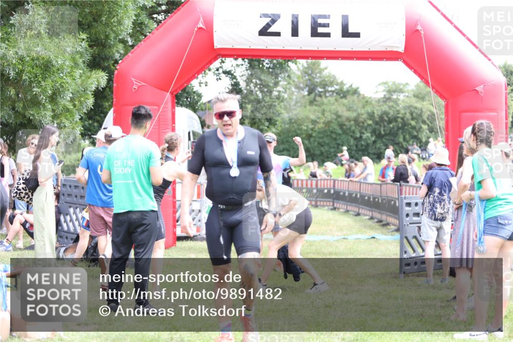 21.06.2026 - 29. Vierlanden-Triathlon Andreas Tolksdorf http://msf.ph/oto/9891482 21.06.2026 13:23:43 Ziel 896, 896 meine-sportfotos.de