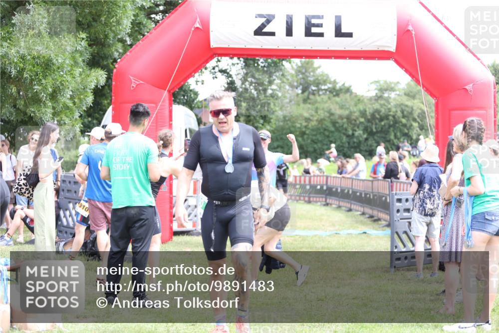 21.06.2026 - 29. Vierlanden-Triathlon Andreas Tolksdorf http://msf.ph/oto/9891483 21.06.2026 13:23:43 Ziel 896, 896 meine-sportfotos.de