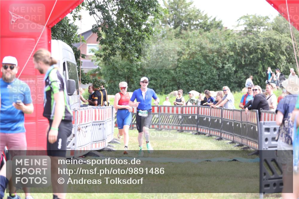21.06.2026 - 29. Vierlanden-Triathlon Andreas Tolksdorf http://msf.ph/oto/9891486 21.06.2026 13:24:05 Ziel 633, 759, 1000, 633, 759, 1000 meine-sportfotos.de