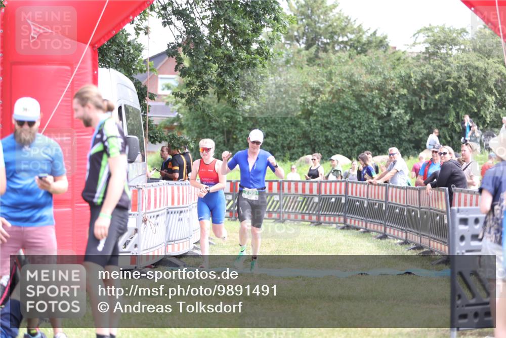 21.06.2026 - 29. Vierlanden-Triathlon Andreas Tolksdorf http://msf.ph/oto/9891491 21.06.2026 13:24:05 Ziel 633, 759, 1000, 633, 759, 1000 meine-sportfotos.de