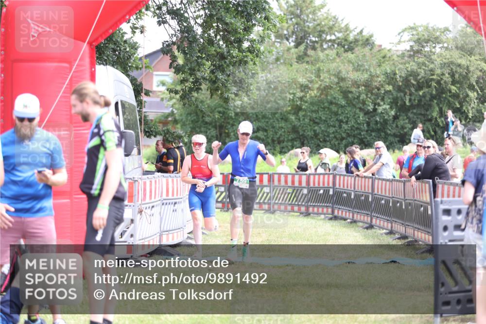 21.06.2026 - 29. Vierlanden-Triathlon Andreas Tolksdorf http://msf.ph/oto/9891492 21.06.2026 13:24:05 Ziel 633, 759, 1000, 633, 759, 1000 meine-sportfotos.de