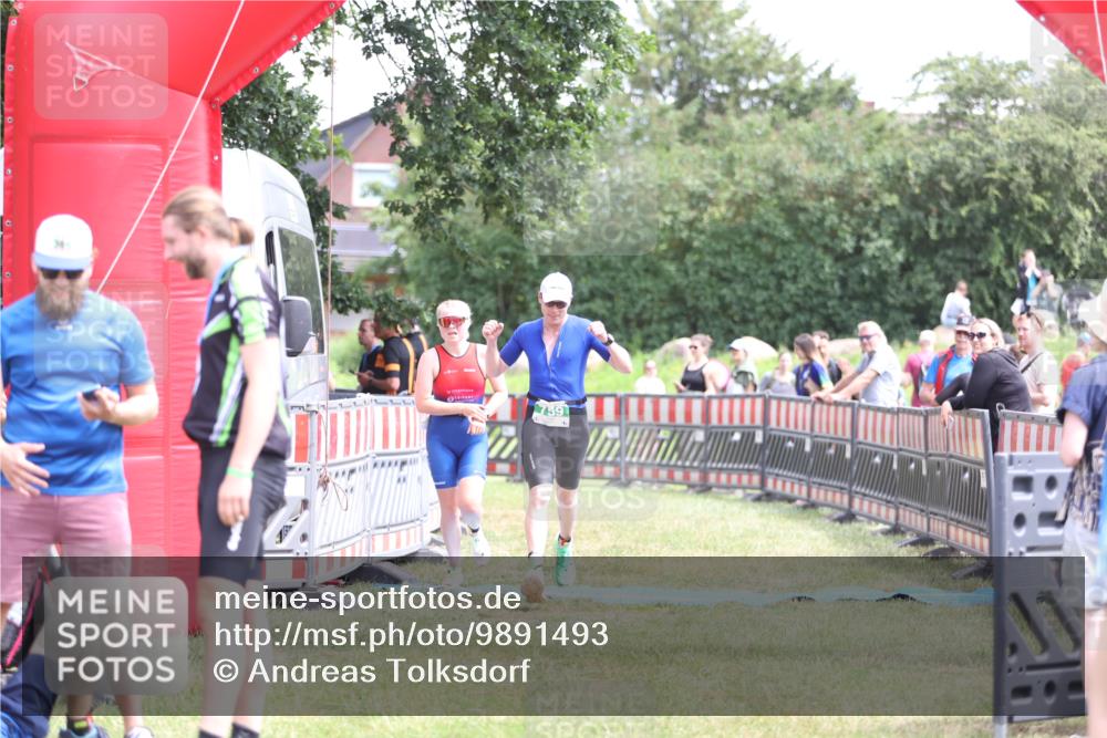 21.06.2026 - 29. Vierlanden-Triathlon Andreas Tolksdorf http://msf.ph/oto/9891493 21.06.2026 13:24:05 Ziel 633, 759, 1000, 633, 759, 1000 meine-sportfotos.de