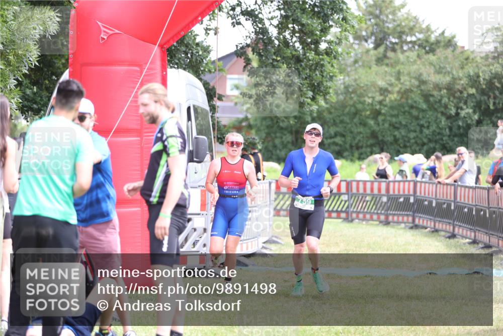 21.06.2026 - 29. Vierlanden-Triathlon Andreas Tolksdorf http://msf.ph/oto/9891498 21.06.2026 13:24:06 Ziel 633, 759, 983, 1000, 633, 759, 983, 1000 meine-sportfotos.de