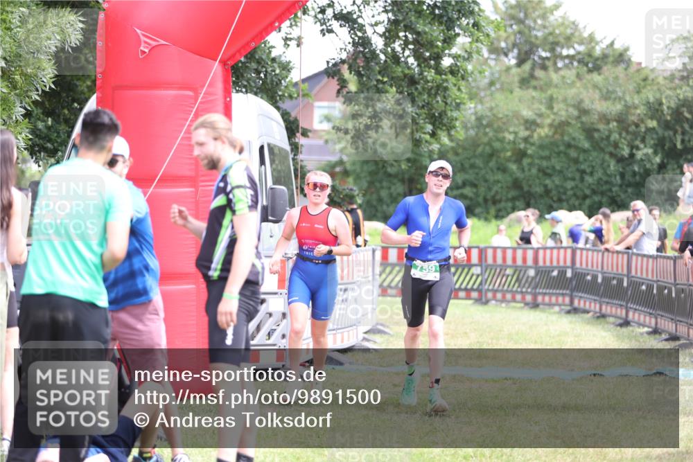 21.06.2026 - 29. Vierlanden-Triathlon Andreas Tolksdorf http://msf.ph/oto/9891500 21.06.2026 13:24:06 Ziel 633, 759, 983, 1000, 633, 759, 983, 1000 meine-sportfotos.de