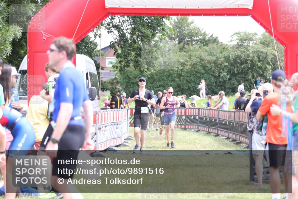 21.06.2026 - 29. Vierlanden-Triathlon Andreas Tolksdorf http://msf.ph/oto/9891516 21.06.2026 13:24:15 Ziel 288, 633, 680, 777, 983, 985, 288, 633, 680, 777, 983, 985 meine-sportfotos.de