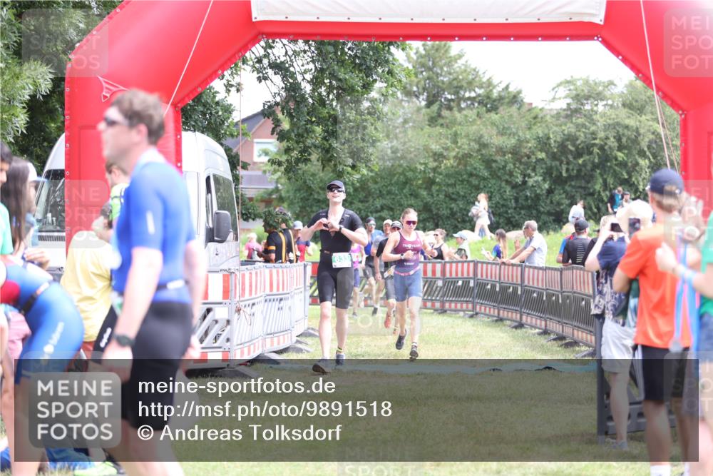21.06.2026 - 29. Vierlanden-Triathlon Andreas Tolksdorf http://msf.ph/oto/9891518 21.06.2026 13:24:15 Ziel 288, 633, 680, 777, 983, 985, 288, 633, 680, 777, 983, 985 meine-sportfotos.de