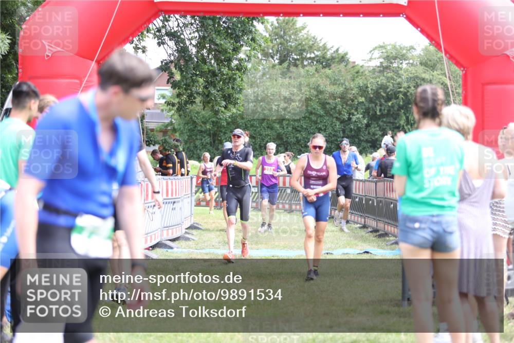 21.06.2026 - 29. Vierlanden-Triathlon Andreas Tolksdorf http://msf.ph/oto/9891534 21.06.2026 13:24:18 Ziel 288, 633, 680, 777, 983, 985, 288, 633, 680, 777, 983, 985 meine-sportfotos.de