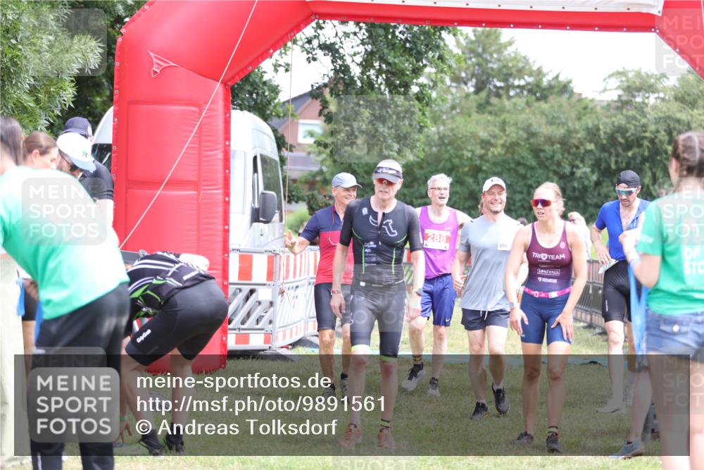 21.06.2026 - 29. Vierlanden-Triathlon Andreas Tolksdorf http://msf.ph/oto/9891561 21.06.2026 13:24:23 Ziel 288, 628, 643, 652, 680, 777, 985, 288, 628, 643, 652, 680, 777, 985 meine-sportfotos.de