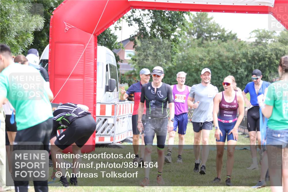 21.06.2026 - 29. Vierlanden-Triathlon Andreas Tolksdorf http://msf.ph/oto/9891564 21.06.2026 13:24:23 Ziel 288, 628, 643, 652, 680, 777, 985, 288, 628, 643, 652, 680, 777, 985 meine-sportfotos.de
