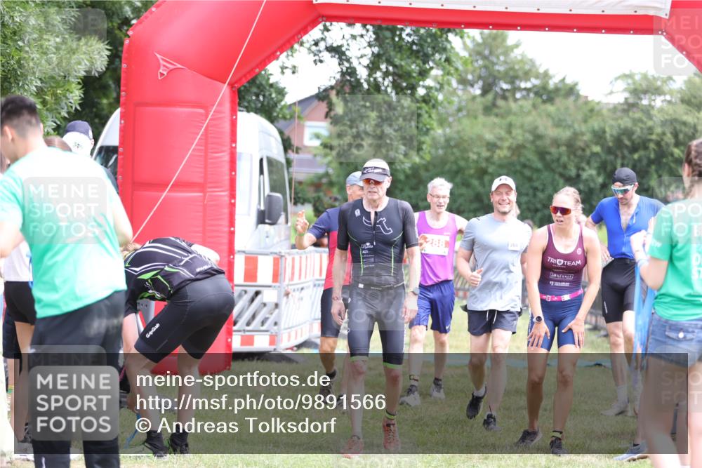 21.06.2026 - 29. Vierlanden-Triathlon Andreas Tolksdorf http://msf.ph/oto/9891566 21.06.2026 13:24:23 Ziel 288, 628, 643, 652, 680, 777, 985, 288, 628, 643, 652, 680, 777, 985 meine-sportfotos.de