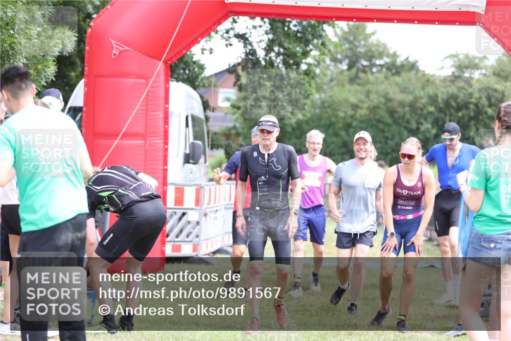 21.06.2026 - 29. Vierlanden-Triathlon Andreas Tolksdorf http://msf.ph/oto/9891567 21.06.2026 13:24:23 Ziel 288, 628, 643, 652, 680, 777, 985, 288, 628, 643, 652, 680, 777, 985 meine-sportfotos.de