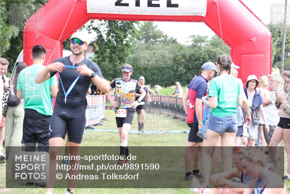 21.06.2026 - 29. Vierlanden-Triathlon Andreas Tolksdorf http://msf.ph/oto/9891590 21.06.2026 13:24:58 Ziel 717, 717 meine-sportfotos.de