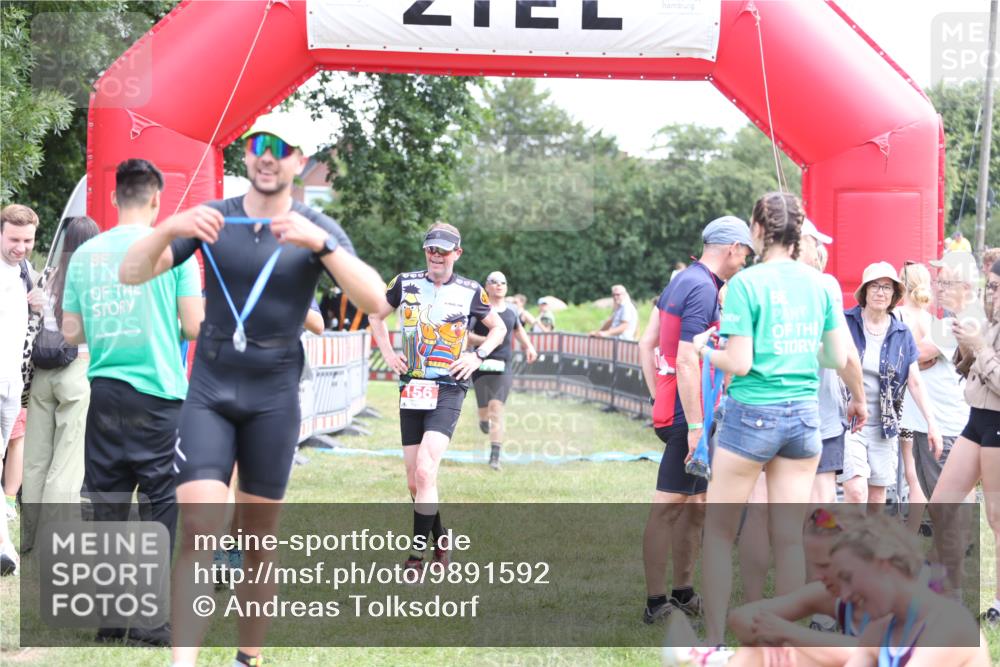 21.06.2026 - 29. Vierlanden-Triathlon Andreas Tolksdorf http://msf.ph/oto/9891592 21.06.2026 13:24:58 Ziel 717, 717 meine-sportfotos.de