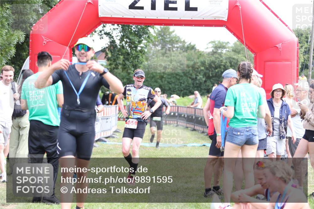 21.06.2026 - 29. Vierlanden-Triathlon Andreas Tolksdorf http://msf.ph/oto/9891595 21.06.2026 13:24:58 Ziel 717, 717 meine-sportfotos.de